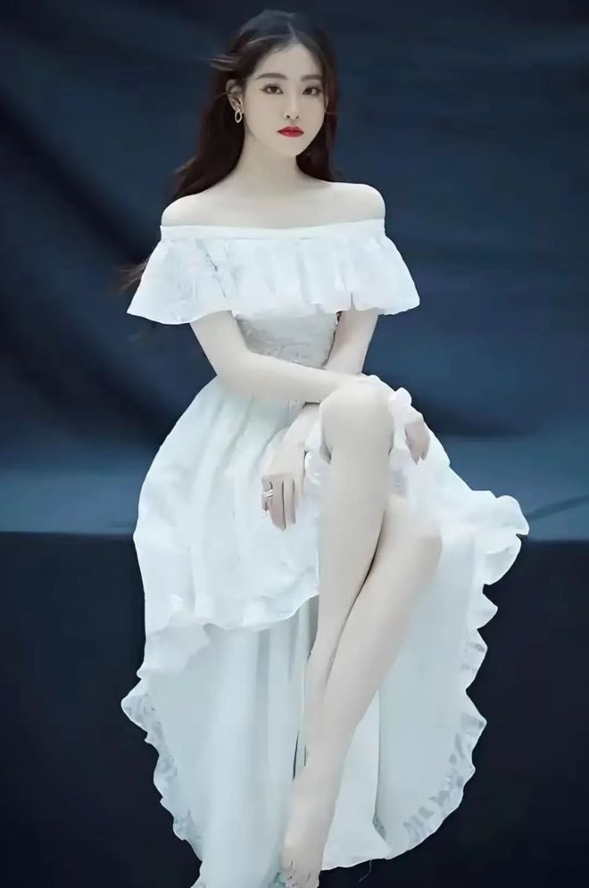 战争”：优雅束腰下的顶流突围密码开元棋牌app祝绪丹的 “天鹅颈(图3)